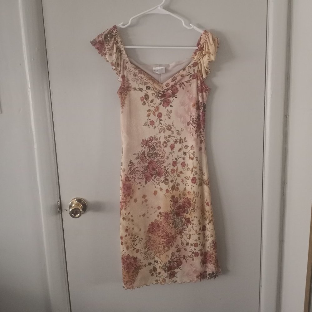 Trendy Vintage Floral Ruffled Shoulder Dress